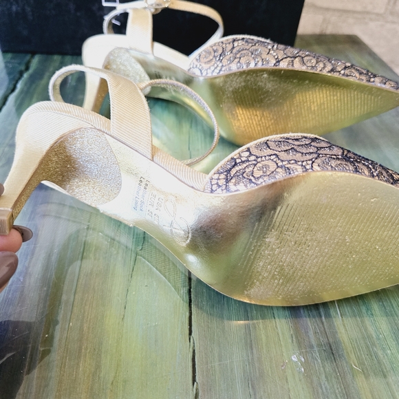 Adrianna Papell Hadleigh Heels - Picture 5 of 7